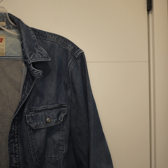 Levis Slim Fit Shirt - Picture 2 of 11